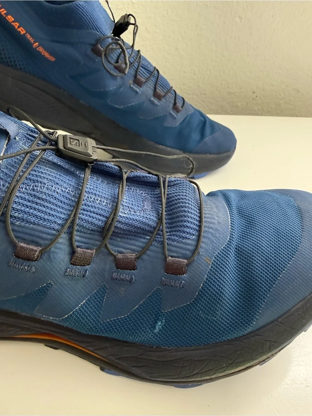 Salomon pulsar trail pro Men size 10.5 Blue Trail Runner with Orange Accents